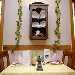Logis - Des Lauriers - Et Restaurant 2* ألبان
