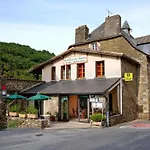 فندق Logis - Des Lauriers - Et Restaurant ألبان