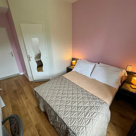 Logis - Des Lauriers - Et Restaurant Szálloda