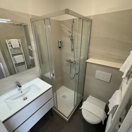 Szálloda Logis - Des Lauriers - Et Restaurant