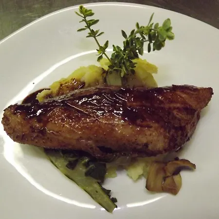 Logis - Des Lauriers - Et Restaurant Szálloda