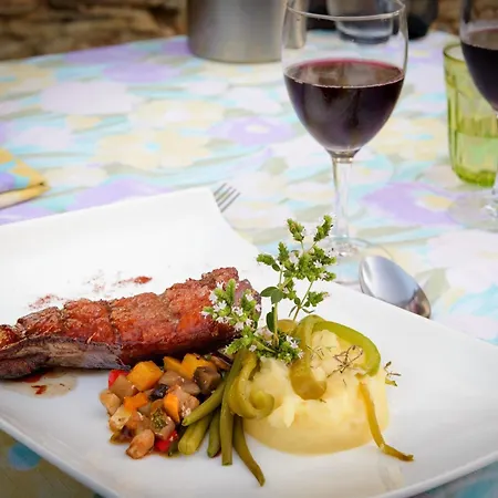 Logis - Des Lauriers - Et Restaurant Alban