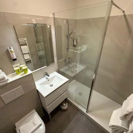 Logis - Des Lauriers - Et Restaurant فندق ألبان