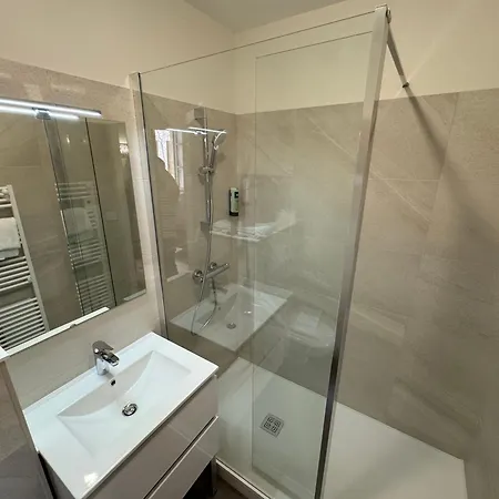 فندق Logis - Des Lauriers - Et Restaurant 2*