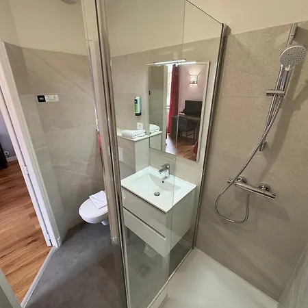 فندق Logis - Des Lauriers - Et Restaurant ألبان