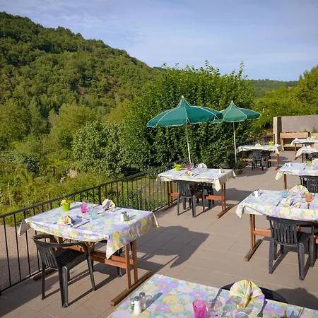 Logis - Des Lauriers - Et Restaurant فندق ألبان