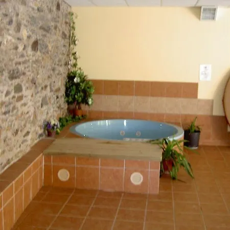 Logis - Des Lauriers - Et Restaurant ألبان