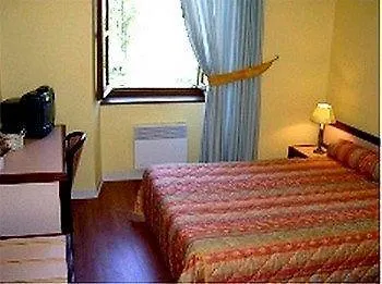 Logis - Des Lauriers - Et Restaurant ألبان