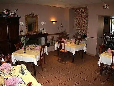 Logis - Des Lauriers - Et Restaurant ألبان