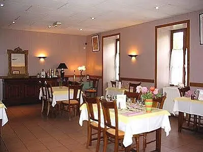 فندق Logis - Des Lauriers - Et Restaurant 2*
