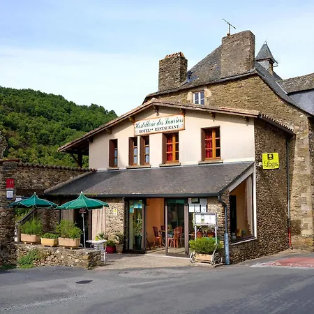 ホテル Logis - Des Lauriers - Et Restaurant アルバン