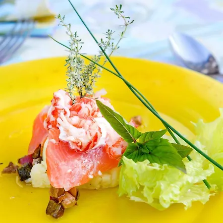 Logis - Des Lauriers - Et Restaurant ألبان