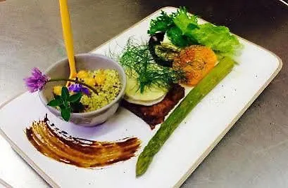 Logis - Des Lauriers - Et Restaurant