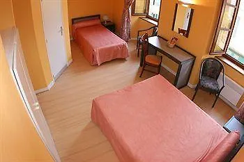 Logis - Des Lauriers - Et Restaurant